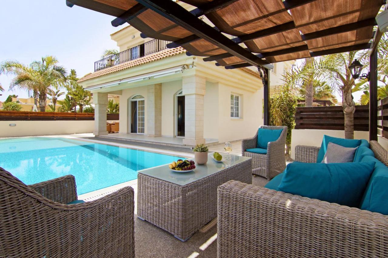 Villa Oceania - Beachfront Παραλίμνι Εξωτερικό φωτογραφία